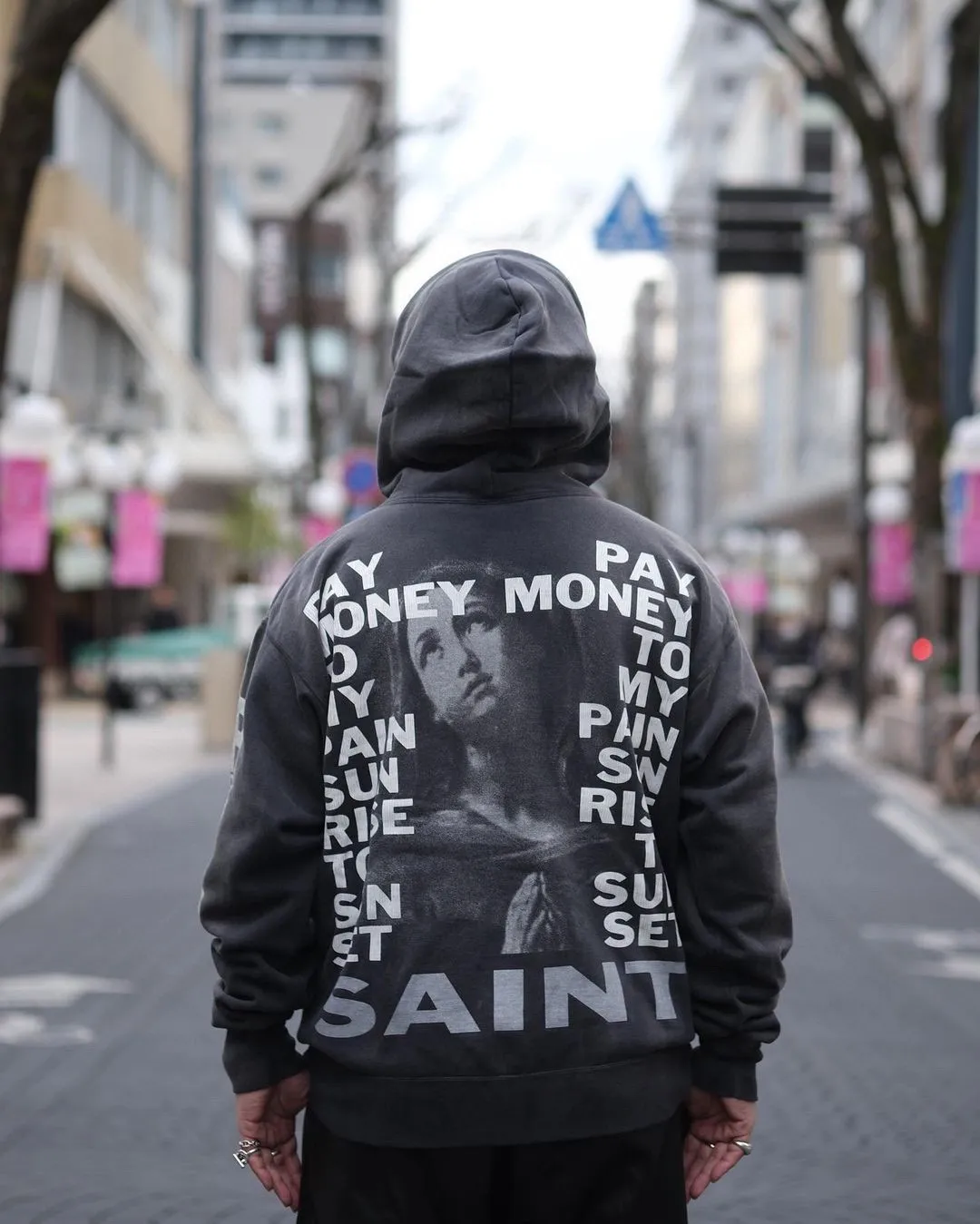 SAINT Mxxxxxx × PAY MONEY TO MY PAIN PTP_HOODIE/BRAND MONEY/BLK Co-branded PTP Virgin Mary dollar hoodie Washed black S-XL Assute dyeing The whole piece is sprayed with horse fade Mold customization joint main mark/washed mark Factory four-needle and six-thread workmanship No bone seams More comfortable to wear Repeated modification of proofing Authentic grade crack printing VINTAGE value is full